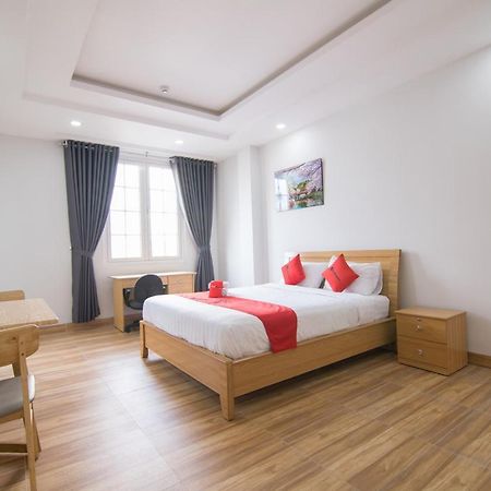 ホテル Reddoorz Premium Near E-Town ホーチミン市 エクステリア 写真