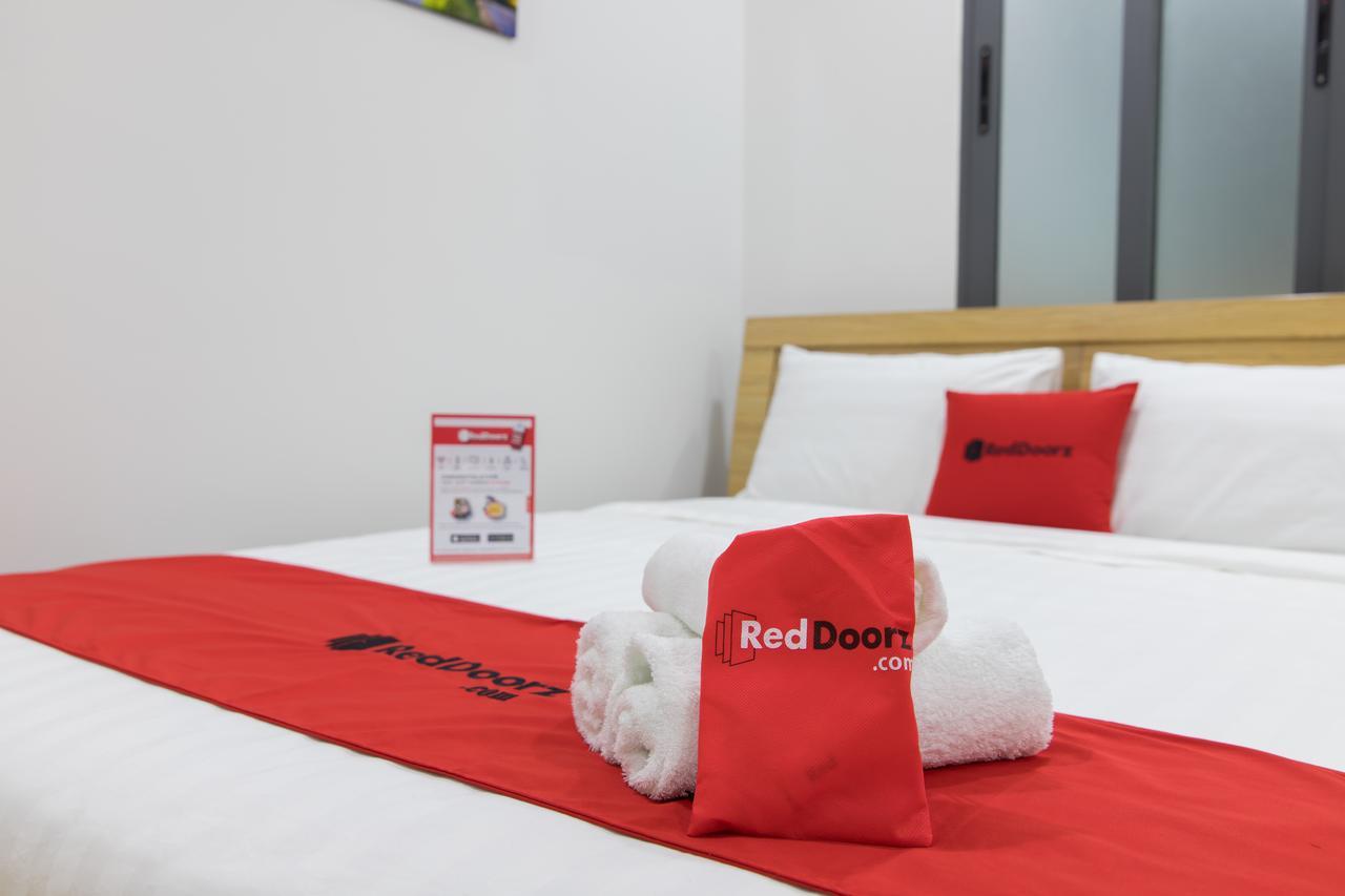 ホテル Reddoorz Premium Near E-Town ホーチミン市 エクステリア 写真