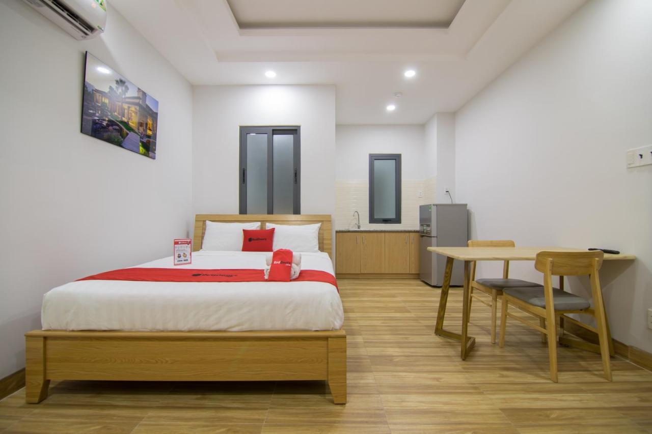 ホテル Reddoorz Premium Near E-Town ホーチミン市 エクステリア 写真