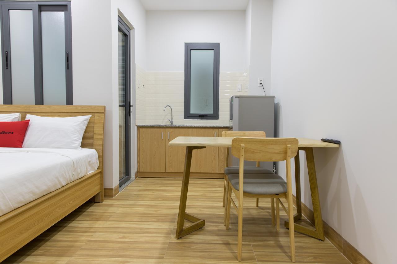 ホテル Reddoorz Premium Near E-Town ホーチミン市 エクステリア 写真