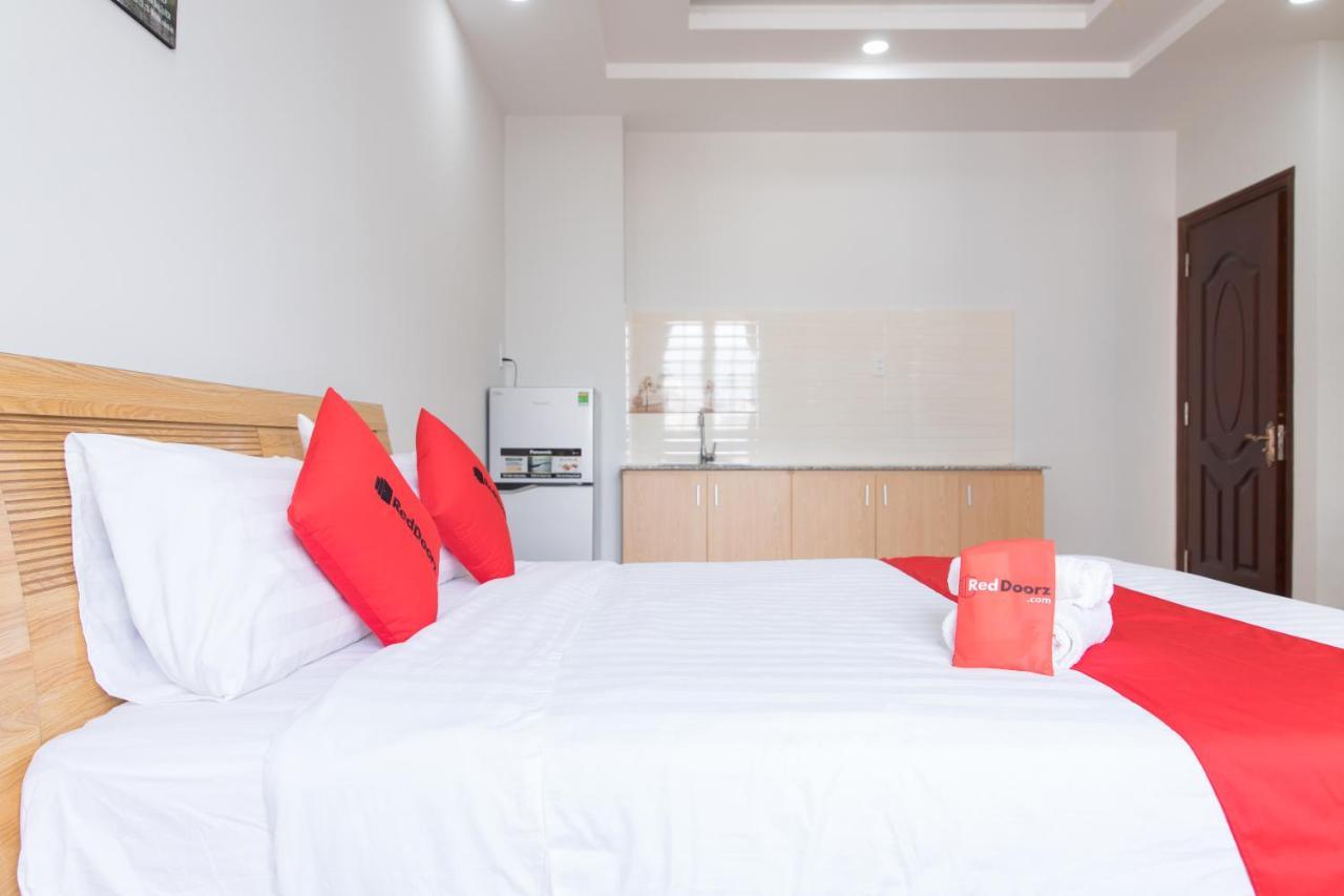 ホテル Reddoorz Premium Near E-Town ホーチミン市 エクステリア 写真